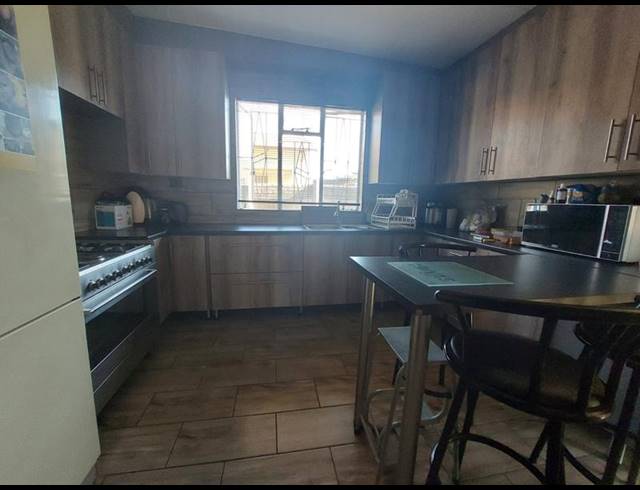 3 BEDROOM HOUSE FOR SALE IN DASPOORT ESTATE